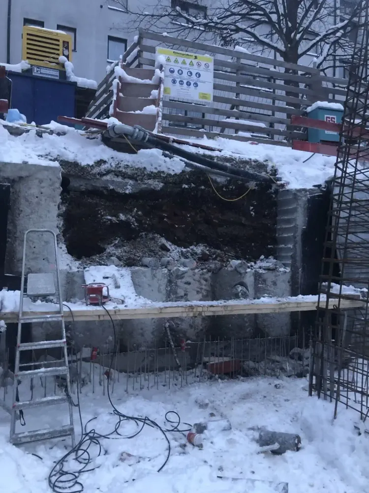 Großflächige Öffnung in Bohrpfahlwand