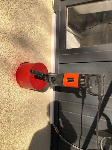 Kernbohrung in der Nähe für Sanitär- und Elektroinstallationen